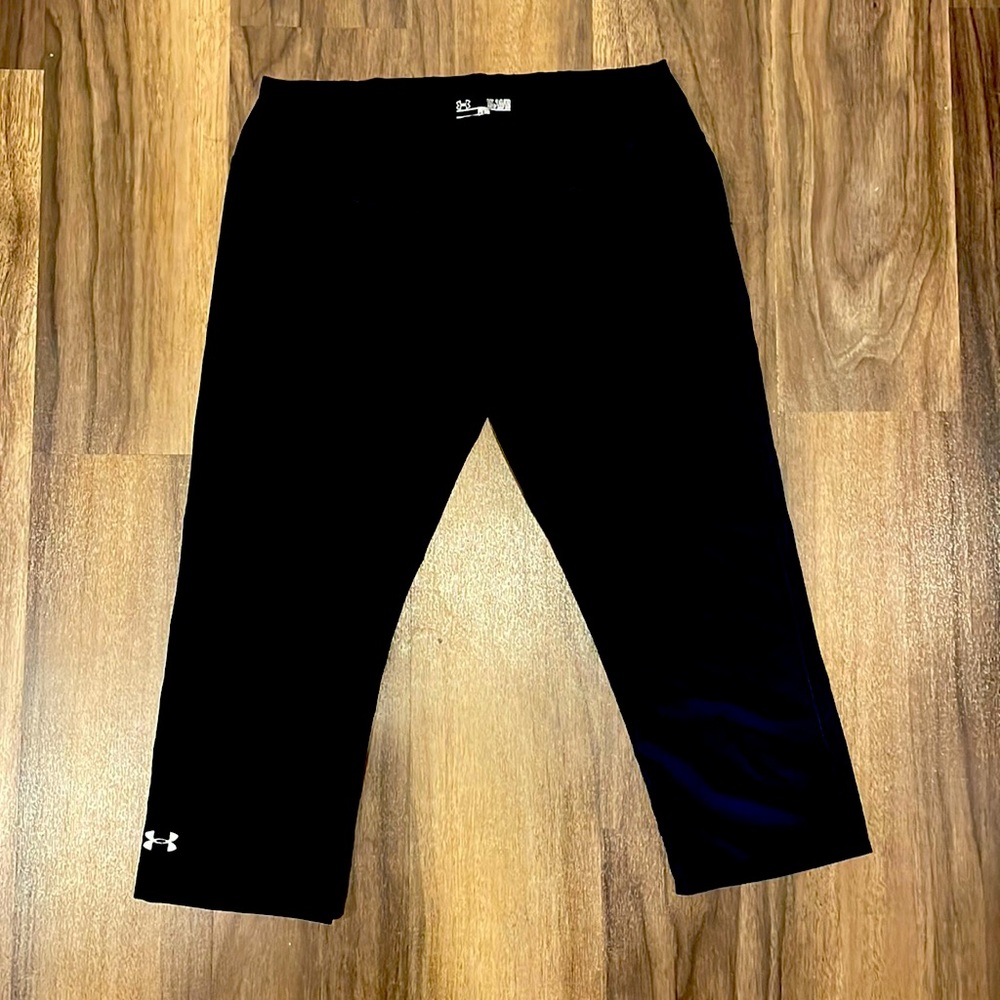 Black fitted Under Armour leggings (M)